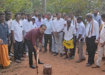 ಭಕ್ತಕೋಡಿ ಪಾಲೆತ್ತಗುರಿ ರಸ್ತೆ ಕಾಂಕ್ರೀಟ್‌ಗೆ ಗುದ್ದಲಿಪೂಜೆ : ‘ನಾವು ನುಡಿದಂತೆ ನಡೆಯುತ್ತಿದ್ದೇವೆ’ – ಶಾಸಕ ಅಶೋಕ್ ರೈ
