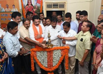 ಲೋಕಸಭಾ ಚುನಾವಣೆ : ದ.ಕ. ಬಿಜೆಪಿಗೆ ಸತತ ಗೆಲುವು ತಂದು ಕೊಟ್ಟ ಅದೃಷ್ಟದ ಕಾರ್ಯಾಲಯ ಉದ್ಘಾಟನೆ ; ‘ಈ ಬಾರಿ 3.5 ಲಕ್ಷ ಮತಗಳ ಅಂತರದಿಂದ ಗೆಲುವು’ – ಸಂಸದ ಕಟೀಲ್