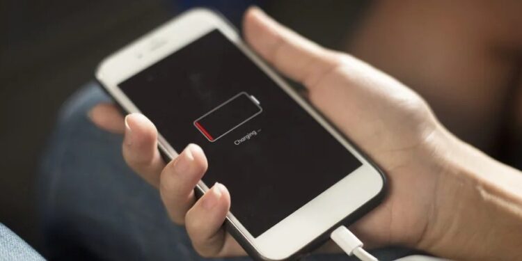 ಸಿಕ್ಕ ಸಿಕ್ಕಲ್ಲಿ ಫೋನ್ ಚಾರ್ಜ್ ಹಾಕೋರೆ ಎಚ್ಚರ : ಚಾರ್ಜರ್ ಮೂಲಕ ಹ್ಯಾಕಿಂಗ್ ಹೇಗೆ ಆಗುತ್ತೆ ಗೊತ್ತಾ..!?