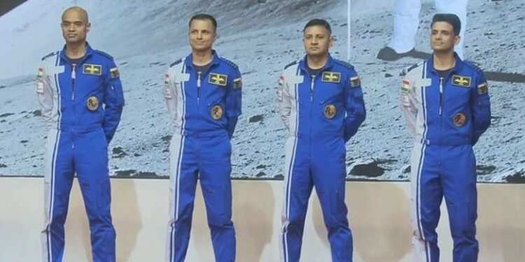 ಇಸ್ರೋ ಮಹತ್ವಾಕಾಂಕ್ಷೆಯ ಬಾಹ್ಯಾಕಾಶ ಯಾನಕ್ಕೆ ಸಿದ್ಥತೆ : ಭಾರತದ ಗಗನಯಾತ್ರಿಗಳ ಹೆಸರು ಅಧಿಕೃತ ಘೋಷಣೆ
