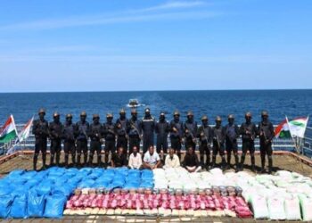 ಭಾರತೀಯ ನೌಕಾಪಡೆ, ಎನ್.ಸಿ.ಬಿ ಜಂಟಿ ಕಾರ್ಯಾಚರಣೆ : 3,300 ಕೆಜಿಗೂ ಅಧಿಕ ಡ್ರಗ್ಸ್ ವಶ : ಪಾಕ್ ಪ್ರಜೆಗಳ ಬಂಧನ