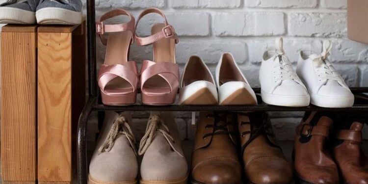 ಶೂನಲ್ಲಿ ಬೀಗ ಬಚ್ಚಿಡುವ ಮುನ್ನ ಇರಲಿ ಎಚ್ಚರ : ಶೂ ಕಳ್ಳನಾಗಿದ್ದವ, ಮನೆಗಳ್ಳನಾಗಿ ಜೈಲು ಸೇರಿದ..!