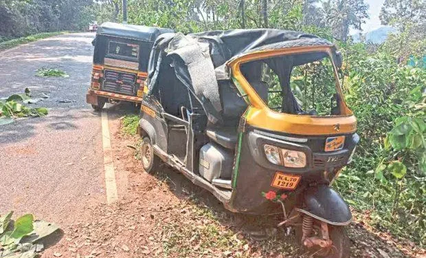 ವಿಟ್ಲ:  ರಿಕ್ಷಾಗಳ ನಡುವೆ ಮುಖಾಮುಖಿ ಡಿಕ್ಕಿ : ಓರ್ವ ಸಾವು, ಹಲವರಿಗೆ ಗಾಯ