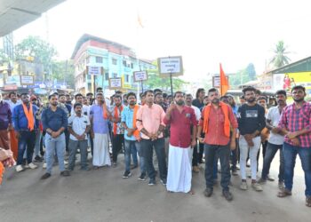 ಬಿ.ಸಿ.ರೋಡ್ : ಸರಕಾರದ ಹಿಂದೂ ವಿರೋಧಿ‌ ನೀತಿ ಖಂಡಿಸಿ ವಿ.ಹಿಂ.ಪ. ಬಜರಂಗದಳ ಪುತ್ತೂರು ಜಿಲ್ಲೆ ವತಿಯಿಂದ ಪ್ರತಿಭಟನೆ