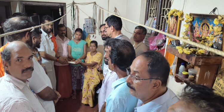 ಮಹಿಳೆಯ ಚಿಕಿತ್ಸೆಗೆ ಸಹಾಯಹಸ್ತ ಚಾಚಿದ ‘ಪುತ್ತಿಲ ಪರಿವಾರ ಸೇವಾ ಟ್ರಸ್ಟ್’ ವಿಟ್ಲ ವಲಯ