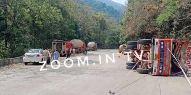 ಶಿರಾಡಿಘಾಟ್ ರಸ್ತೆಯಲ್ಲಿ ಗ್ಯಾಸ್ ಟ್ಯಾಂಕರ್ ಪಲ್ಟಿ : ಗ್ಯಾಸ್ ಸೋರಿಕೆ ಹಿನ್ನೆಲೆ ವಾಹನ ಸಂಚಾರ ಸ್ಥಗಿತ..!