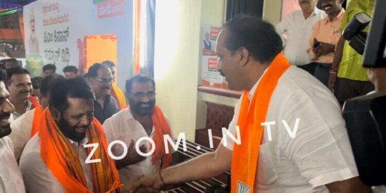 ಮಂಗಳೂರು ಜಿಲ್ಲಾ ಬಿಜೆಪಿ ಕಚೇರಿಗೆ ಆಗಮಿಸಿದ ಅರುಣ್ ಕುಮಾರ್ ಪುತ್ತಿಲ : ಶಾಲು ಹಾಕಿ ಸ್ವಾಗತಿಸಿದ ಕಾರ್ಯಕರ್ತರು