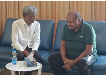 ಮಾಜಿ ಸಿಎಂ ಹೆಚ್.ಡಿ.ಕೆ ರನ್ನು ಭೇಟಿಯಾಗಿ ಆರೋಗ್ಯ ವಿಚಾರಿಸಿದ ಬಿಜೆಪಿ ಅಭ್ಯರ್ಥಿ ಕೋಟ ಶ್ರೀನಿವಾಸ ಪೂಜಾರಿ