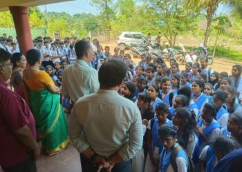 ವಿದ್ಯಾರ್ಥಿನಿಯರ ಮೇಲೆ ಆ್ಯಸಿಡ್‌ ದಾಳಿ : ಕಡಬ ಕಾಲೇಜಿಗೆ ಮಾಜಿ ಶಾಸಕಿ ಶಕುಂತಳಾ ಶೆಟ್ಟಿ ಭೇಟಿ