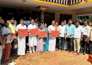 ಬೆಳ್ಳಾರೆ : ‘ಮೋದಿ ಪರಿವಾರ’ ಸ್ಟಿಕರ್ ಅಳವಡಿಕೆ ಕಾರ್ಯಕ್ರಮಕ್ಕೆ ಸಂಸದ ನಳಿನ್ ಕುಮಾರ್ ಕಟೀಲ್ ಚಾಲನೆ