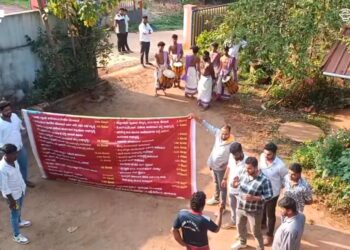 ಪುತ್ತೂರು : ಚೆಂಡೆ, ಬ್ಯಾಂಡಿನೊಂದಿಗೆ ಬಿಜೆಪಿ ಕಾರ್ಯಕರ್ತನ ಮನೆಗೆ ತೆರಳಿದ ವಾರಿಯರ್ಸ್ ತಂಡ : ಶಾಸಕರ ಅನುದಾನ, ಕಾಮಗಾರಿ ಮಾಹಿತಿ-ಚರ್ಚೆ, ಮಾತಿನ ಚಕಮಕಿ : ಪೊಲೀಸರಿಗೆ ದೂರು ; ಪ್ರಕರಣ ದಾಖಲು