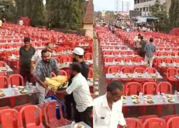 ಮುಡಿಪು ಜಂಕ್ಷನ್​ ರಸ್ತೆಯಲ್ಲೇ ಸೌಹಾರ್ದ ಇಫ್ತಾರ್ ಕೂಟ : ವೀಡಿಯೋ ವೈರಲ್