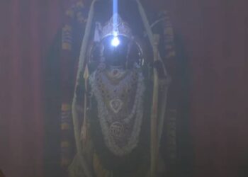 ಅಯೋಧ್ಯೆ ರಾಮಲಲ್ಲಾನಿಗೆ ಸೂರ್ಯನ ತಿಲಕ : ಅದ್ಭುತ ದೃಶ್ಯ ಕಣ್ತುಂಬಿಕೊಂಡ ಭಕ್ತ ಸಾಗರ