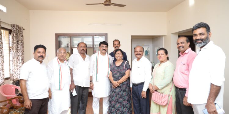 ಪುತ್ತೂರು : ಮಾಜಿ ಶಾಸಕಿ ಶಕುಂತಳಾ ಶೆಟ್ಟಿ ನಿವಾಸಕ್ಕೆ ಕಾಂಗ್ರೆಸ್ ಅಭ್ಯರ್ಥಿ ಪದ್ಮರಾಜ್ ಭೇಟಿ