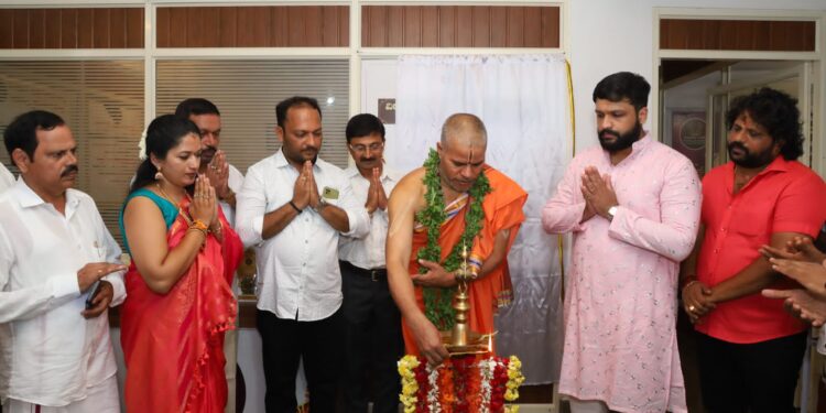 ವಿದ್ಯಾಮಾತಾ ಅಕಾಡೆಮಿಯ ಕಾರ್ಕಳ ಶಾಖೆ ಶುಭಾರಂಭ : ಶಾಖೆಯನ್ನು ಉದ್ಘಾಟಿಸಿದ ವಜ್ರದೇಹಿ ಶ್ರೀಗಳು : ವಿವಿಧ ಕ್ಷೇತ್ರದಲ್ಲಿ ಸಾಧನೆಗೈದವರನ್ನು ಸನ್ಮಾನಿಸಿ ಗೌರವಿಸಿದ ವಿದ್ಯಾಮಾತಾ ಅಕಾಡೆಮಿ