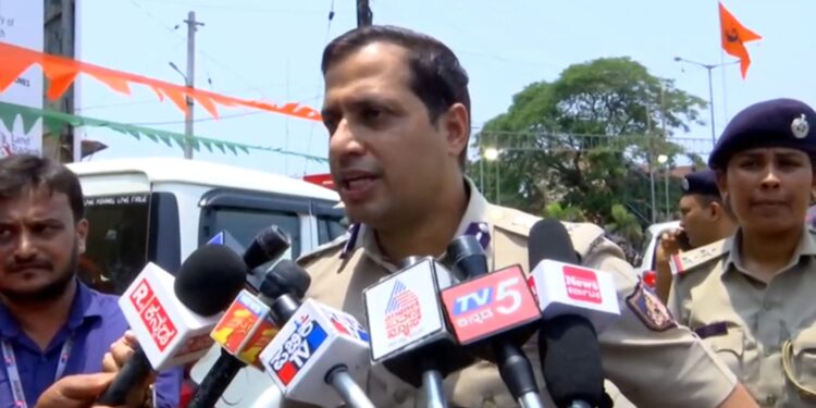 ಮಂಗಳೂರಿನಲ್ಲಿ ಮೊದಲ ಬಾರಿ ನರೇಂದ್ರ ಮೋದಿ ರೋಡ್ ಶೋ :  2000ಕ್ಕೂ ಅಧಿಕ ಪೊಲೀಸ್ ಸಿಬ್ಬಂದಿ ನಿಯೋಜನೆ ; ವಾಹನ ಸಂಚಾರದಲ್ಲಿ ಬದಲಾವಣೆ