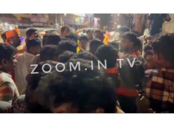 ಮಹಿಳೆಗೆ ಚೀಟಿಯಲ್ಲಿ ಮೊಬೈಲ್ ನಂಬರ್ ನೀಡಿದ ಯುವಕ : ಮೋದಿ ರೋಡ್ ಶೋ ಬಳಿಕ ಫೈಟ್ ..!!!!