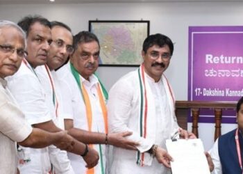 ದ.ಕ : ಕಾಂಗ್ರೆಸ್ ಅಭ್ಯರ್ಥಿ ಪದ್ಮರಾಜ್ ಆರ್ ನಾಮಪತ್ರ ಸಲ್ಲಿಕೆ