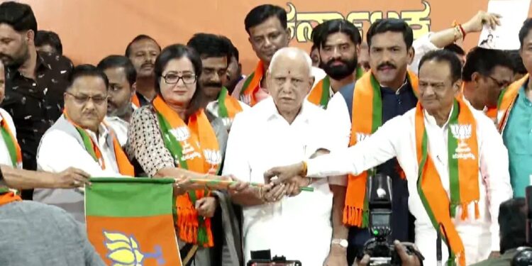 ಬಿಎಸ್‌ವೈ ಸಮ್ಮುಖದಲ್ಲಿ ಸುಮಲತಾ ಅಂಬರೀಶ್‌ ಬಿಜೆಪಿ ಸೇರ್ಪಡೆ
