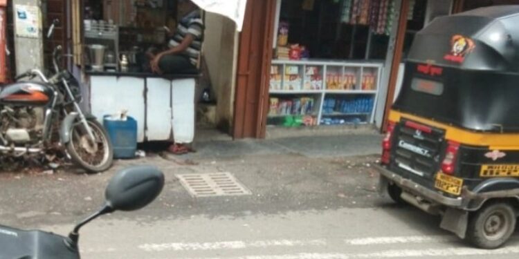 ಸಿಗರೇಟ್​ ಸೇದುವುದನ್ನ ಗುರಾಯಿಸಿ ನೋಡಿದ್ದ ವ್ಯಕ್ತಿ : ಚಾಕುವಿನಿಂದ ಇರಿದು ಕೊಂದ ಯುವತಿ