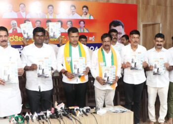 ದ.ಕ. ಜಿಲ್ಲೆಯ ಅಭಿವೃದ್ಧಿಗೆ ಬಿಜೆಪಿ ಅಭ್ಯರ್ಥಿ ಕ್ಯಾ.ಬ್ರಿಜೇಶ್ ಚೌಟ ನೀಲನಕ್ಷೆ : ಒಂಬತ್ತು ಅಂಶಗಳ ‘ನವಯುಗ ನವಪಥ’ ಕಾರ್ಯಸೂಚಿ ಬಿಡುಗಡೆ