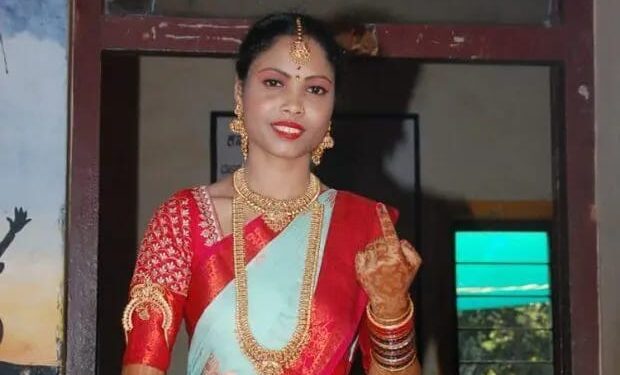 ಬಂಟ್ವಾಳ : ಮದುವೆ ಮುಹೂರ್ತಕ್ಕೂ ಮೊದಲೇ ಮತದಾನ ಹಕ್ಕು ಚಲಾಯಿಸಿದ ನವವಧು..!