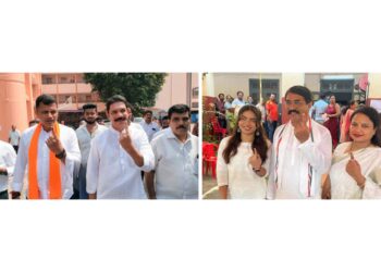 ಲೋಕಸಭಾ ಚುನಾವಣೆ : ಮತದಾನದ ಹಕ್ಕು ಚಲಾಯಿಸಿದ ಬಿಜೆಪಿ, ಕಾಂಗ್ರೆಸ್ ಅಭ್ಯರ್ಥಿಗಳು..!