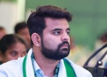 ವೀಡಿಯೋ ವೈರಲ್ : ಹಾಸನ ಸಂಸದ ಪ್ರಜ್ವಲ್ ರೇವಣ್ಣ ಜೆಡಿಎಸ್ ಪಕ್ಷದಿಂದ ಉಚ್ಛಾಟನೆ