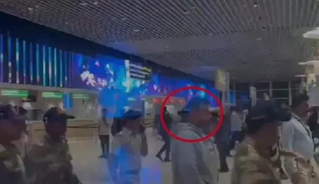 34 ದಿನಗಳ ಹಾಸನ ಸಂಸದರ​ ಕಣ್ಣಾಮುಚ್ಚಾಲೆಗೆ ಬಿತ್ತು ಬ್ರೇಕ್​ : ಪ್ರಜ್ವಲ್ ರೇವಣ್ಣರನ್ನು ಏರ್​ಪೋರ್ಟ್​ನಲ್ಲಿ ವಶಕ್ಕೆ ಪಡೆದ ಎಸ್.ಐ.ಟಿ