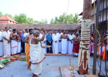 ಬೊಳ್ನಾಡು ಶ್ರೀ ಚಿರುಂಭ ಭಗವತೀ ಕ್ಷೇತ್ರದಲ್ಲಿ ಧ್ವಜಸ್ತಂಭ ಪ್ರತಿಷ್ಠಾಪನೆ