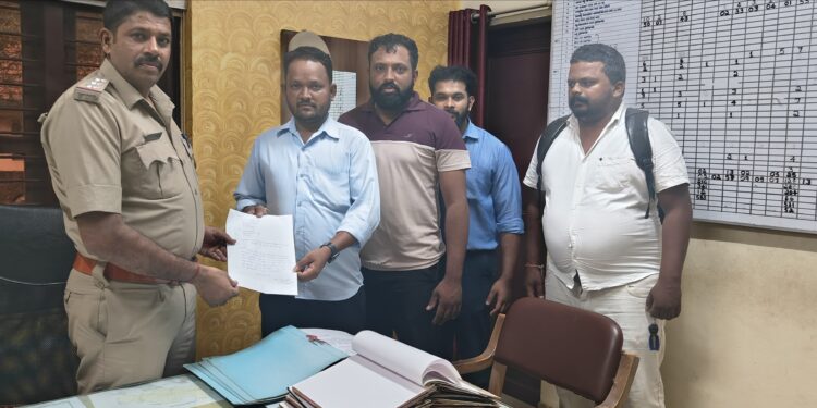 ಪುತ್ತೂರು : ಶ್ರೀ ಮಹಾಲಿಂಗೇಶ್ವರ ದೇವಸ್ಥಾನದ ವಠಾರದಲ್ಲಿ ಗೋ ಕಳ್ಳತನ : ವಿ.ಹಿಂ.ಪ. ಬಜರಂಗದಳ ವತಿಯಿಂದ ಠಾಣೆಗೆ ದೂರು!