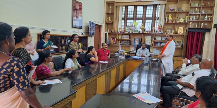 ಎಂ.ಎಲ್.ಸಿ ಚುನಾವಣೆ : ಸುಳ್ಯದಲ್ಲಿ ಮತಯಾಚಿಸಿದ ಪಕ್ಷೇತರ ಅಭ್ಯರ್ಥಿ ರಘುಪತಿ ಭಟ್