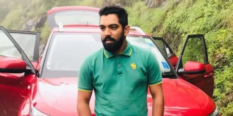 ಕ್ರಿಕೆಟ್ ಪಂದ್ಯಾವಳಿಯ ಬ್ಯಾನರ್ ಕಟ್ಟುವಾಗ ದುರಂತ.. ವಿದ್ಯುತ್ ಸ್ಪರ್ಷಿಸಿ ಯವಕ ಸಾವು