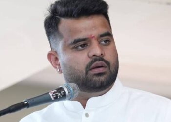 ಅಶ್ಲೀಲ ವೀಡಿಯೋ ವೈರಲ್ ಪ್ರಕರಣ : ‘ಸತ್ಯ ಆದಷ್ಟು ಬೇಗ ಹೊರಬರಲಿದೆ’ – ಪ್ರಜ್ವಲ್ ರೇವಣ್ಣ ಮೊದಲ ಪ್ರತಿಕ್ರಿಯೆ