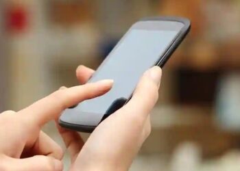 ಆ್ಯಪ್​​​ ಮೂಲಕ ಪರಿಚಯವಾದ ವ್ಯಕ್ತಿ ಜೊತೆ ನಗ್ನ ಫೋಟೋ ಹಂಚಿಕೊಂಡ ಮಹಿಳೆ : ಗಂಡನಿಗೆ ಫೋಟೋ ಕಳುಹಿಸಿ ಬೆದರಿಕೆ