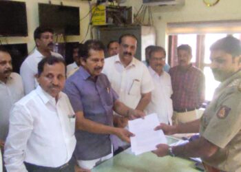 ಸಾಮಾಜಿಕ ಜಾಲತಾಣದಲ್ಲಿ ಮಾಜಿ ಶಾಸಕ ಸಂಜೀವ ಮಠಂದೂರು ರವರ ಬಗ್ಗೆ ಅವಹೇಳನ : ಬಿಜೆಪಿ ನಿಯೋಗದಿಂದ ದೂರು ; ಸೂಕ್ತ ಕ್ರಮಕ್ಕೆ ಆಗ್ರಹ