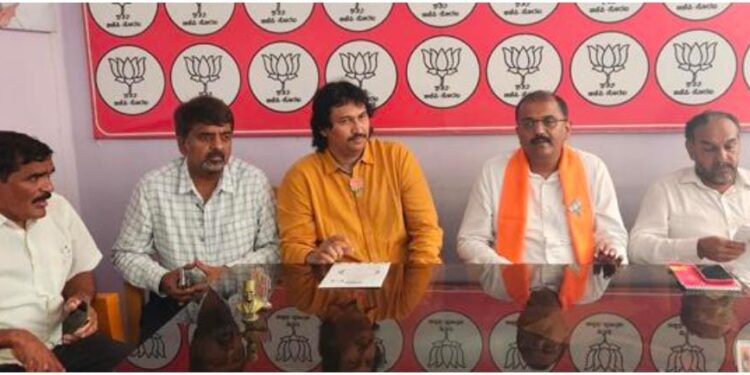 ಮತದಾರರ ಮತ್ತು ಕಾರ್ಯಕರ್ತರ ಸಭೆ : ‘ಅಭ್ಯರ್ಥಿಗಳ ಗೆಲುವಿಗಾಗಿ ಮುಖಂಡರು, ಕಾರ್ಯಕರ್ತರು ಒಂದಾಗಿ ಶ್ರಮಿಸೋಣ’ – ಕುಮಾ‌ರ್ ಬಂಗಾರಪ್ಪ