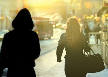 ಕ್ಲಾಸ್ ಮುಗಿಸಿ ತೆರಳುತ್ತಿದ್ದ ಯುವತಿಯನ್ನು ಹಿಂಬಾಲಿಸಿ I LOVE YOU ಎಂದ ಯುವಕ : ಪ್ರಕರಣ ದಾಖಲು..!!!!