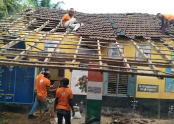 ಗೋಳ್ತಮಜಲು : ಶ್ರಮದಾನದ ಮೂಲಕ ಸರಕಾರಿ ಹಿ.ಪ್ರಾ.ಶಾಲೆಯ ಶಿಥಿಲಾವಸ್ಥೆಯ ಕಟ್ಟಡ ತೆರವು