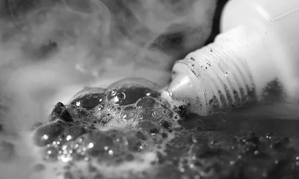 ಪ್ರೀತಿಸಿ ಮೋಸ : ಪ್ರಿಯಕರನ ಮೇಲೆ ಆ್ಯಸಿಡ್ ಎರಚಿದ ಯುವತಿ!