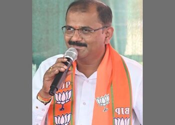 ‘ಮನೆಯ ಗೇಟಲ್ಲಿ ನಮ್ಮನ್ನು ನಿಲ್ಲಿಸಿ ರಘುಪತಿ ಭಟ್ ವಾಪಾಸ್ಸು ಕಳುಹಿಸಿದ್ದಾರೆ’ – ಬಿಜೆಪಿ ಅಭ್ಯರ್ಥಿ ಡಾ. ಧನಂಜಯ್ ಸರ್ಜಿ
