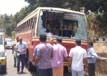 ವಿಟ್ಲ : ಚಲಿಸುತ್ತಿದ್ದ ಬಸ್ಸಿನ ಗಾಜು ಒಡೆದು ಮೂವರಿಗೆ ಗಾಯ..!