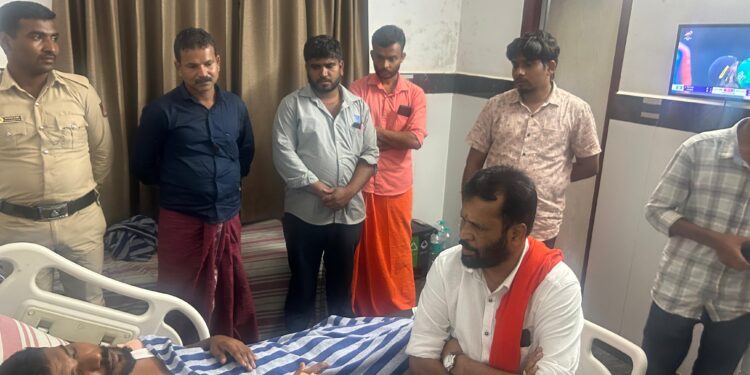 ಬೆಳ್ತಂಗಡಿ : ಹಲ್ಲೆಗೊಳಗಾದ ಬಿಜೆಪಿ ಮುಖಂಡನ ಆರೋಗ್ಯ ವಿಚಾರಿಸಿದ ಅರುಣ್ ಪುತ್ತಿಲ
