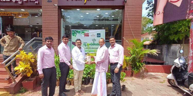 ಮುಳಿಯ ಜ್ಯುವೆಲ್ಸ್‌ನಿಂದ ವಿಶ್ವ ಪರಿಸರ ದಿನಾಚರಣೆ : ಮುಳಿಯ ವೃಕ್ಷಾರೋಪಣ ; ಸಾರ್ವಜನಿಕರಿಗೆ 3,000ಕ್ಕೂ ಅಧಿಕ ಗಿಡಗಳ ವಿತರಣೆ