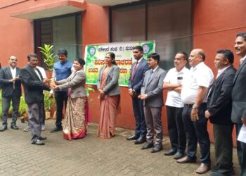 ಪುತ್ತೂರು : ವಕೀಲರ ಸಂಘದಿಂದ ಪರಿಸರ ದಿನಾಚರಣೆ : ಸಸಿಗಳ ವಿತರಣೆ