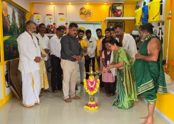 ಪುತ್ತೂರು : ಸಿಝ್ಲರ್ ಗ್ರೂಪ್ಸ್ ನ ಕೃಷಿ ಯಂತ್ರೋಪಕರಣಗಳ ಮಳಿಗೆ ‘ಅಗ್ರಿಝೋನ್’ ಶುಭಾರಂಭ