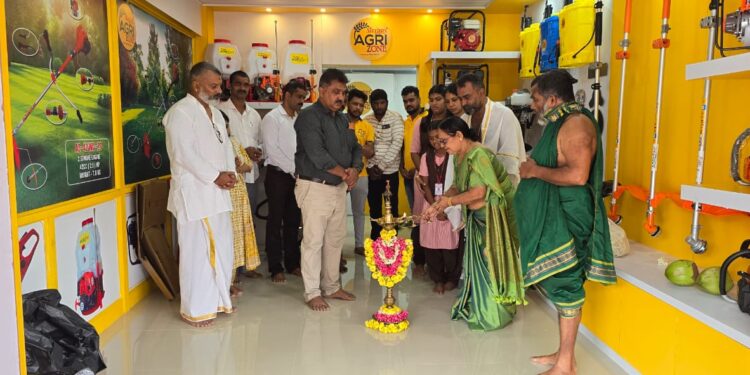 ಪುತ್ತೂರು : ಸಿಝ್ಲರ್ ಗ್ರೂಪ್ಸ್ ನ ಕೃಷಿ ಯಂತ್ರೋಪಕರಣಗಳ ಮಳಿಗೆ ‘ಅಗ್ರಿಝೋನ್’ ಶುಭಾರಂಭ