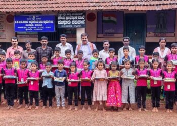 ಮುಕ್ಕೂರು : ದಾನಿಗಳು ಕೊಡಮಾಡಿದ ಪುಸ್ತಕ, ಕಲಿಕಾ ಸಾಮಗ್ರಿಗಳ ವಿತರಣಾ ಕಾರ್ಯಕ್ರಮ