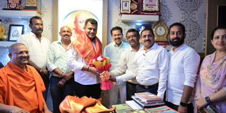 ದ.ಕ ಜಿಲ್ಲಾ ಒಕ್ಕಲಿಗ ಗೌಡ ಸೇವಾ ಸಂಘದ ವತಿಯಿಂದ ಸಂಸದ ಕ್ಯಾಪ್ಟನ್ ಬ್ರಿಜೇಶ್ ಚೌಟ ರವರಿಗೆ ಗೌರವಾರ್ಪಣೆ