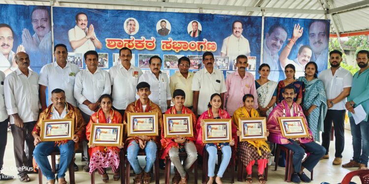 ಪ್ರತಿಭಾವಂತ ವಿದ್ಯಾರ್ಥಿಗಳಿಗೆ ಶಾಸಕರಿಂದ ಗೌರವ ಸನ್ಮಾನ : ನೀಟ್ ಹಗರಣ ವಿದ್ಯಾರ್ಥಿಗಳ ಪಾಲಿಗೆ ಬಹು ದೊಡ್ಡ ದುರಂತವಾಗಿದೆ – ಅಶೋಕ್ ರೈ